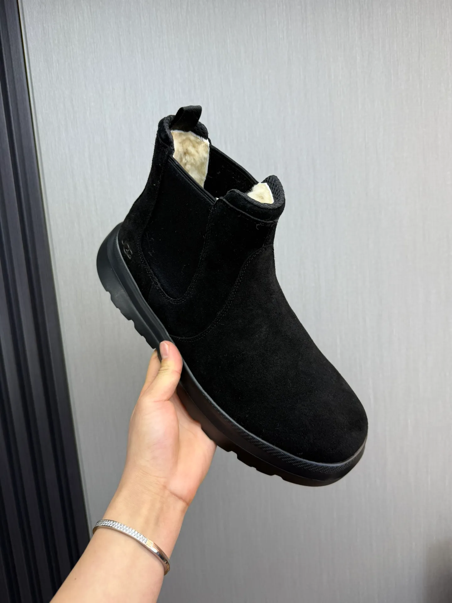 Men's shoes 💰480💰 [UGG] Hot winter warm boots 🐑Purely hand-stitched! Simple and stylish design, frosted cowhide➕Comfortable and warm wool➕UGG original outsole‼ ️Soft and comfortable to wear, with good warmth retention and excellent foot feel. 41-47 positive code